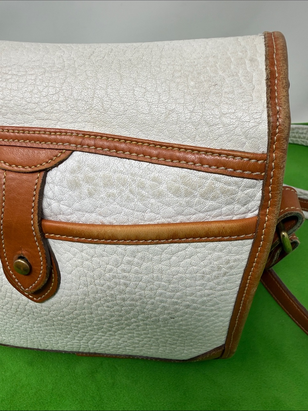 Dooney Bourke White Pebbled Leather Bag - Picture 8 of 17